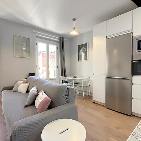 Facing The Bizkaia Bridge, Bilbao Appartement