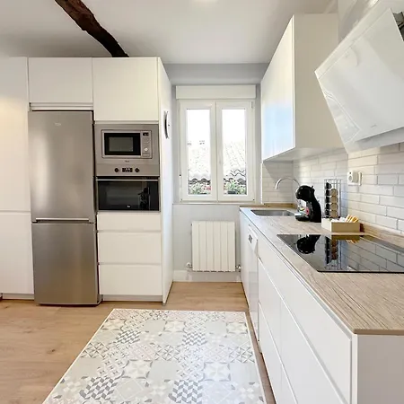 Facing The Bizkaia Bridge, Bilbao Appartement