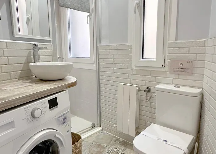 Facing The Bizkaia Bridge, Bilbao Appartement