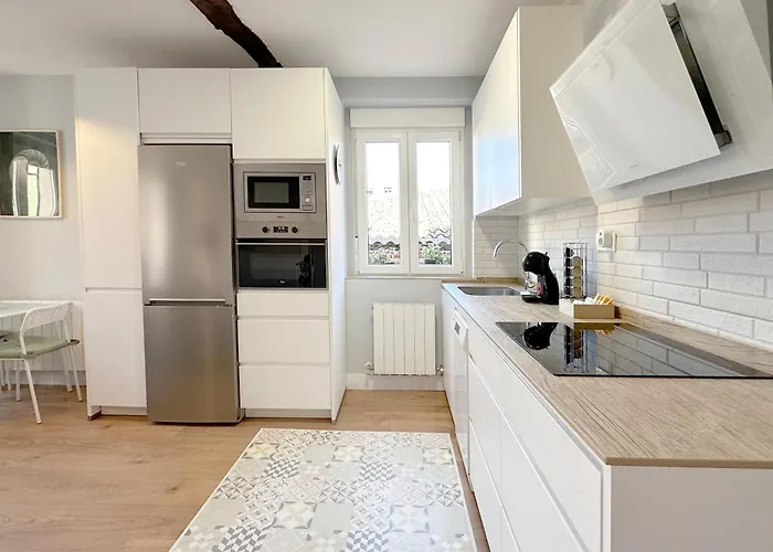 Facing The Bizkaia Bridge, Bilbao Appartement