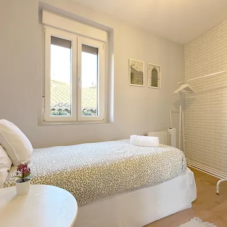 Apartment Facing The Bizkaia Bridge, Bilbao